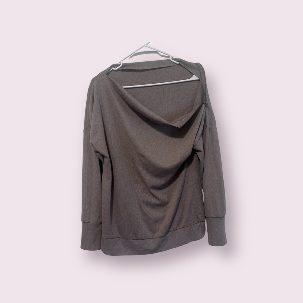 Brown/tan long sleeve over the shoulder zipper sweater